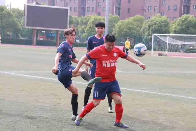 周琦：防守布伦森就让他走右手 他走右边不顺 别给左手